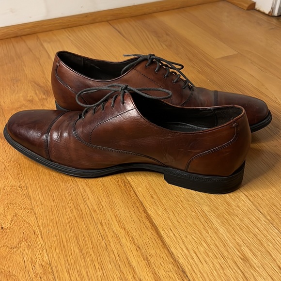 Men’s Cole Haan Cognac Cap toe NikeAir sole Dress shoes, size 10 - Picture 3 of 5